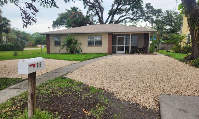 Palmetto Casa | Views of the Manatee. Close to dining and Downtown Bradenton.