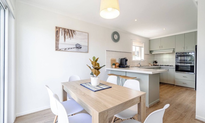 Clifton Springs Casa | Views on the Avenue By Host on the Coast