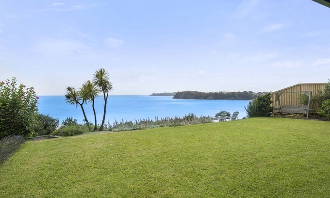 Stanmore Bay Casa | VIEWS ON VIPOND - STANMORE BAY HOLIDAY HOME in Whangaparaoa Peninsula