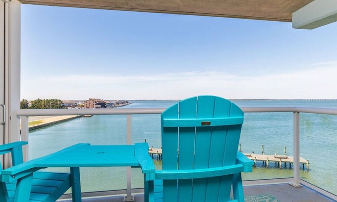 Midtown Ocean City Condominio | Views Views Views! Newly Updated Premium Condo in OCMD
