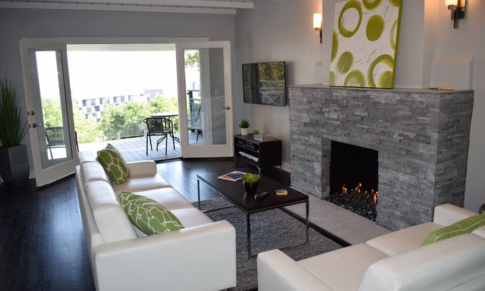 Hollywood Hills West Casa | ¡Puntos de vista! ¡Camine al Sunset Blvd y West Hollywood! 2Bd Casa En Hollywood Hills.