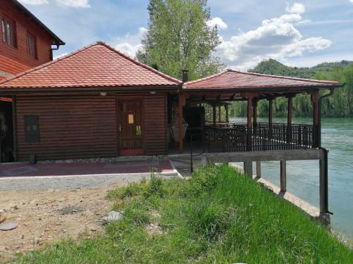 Ljubovija Casa | VIKENDICA ODMOR NA DRINI