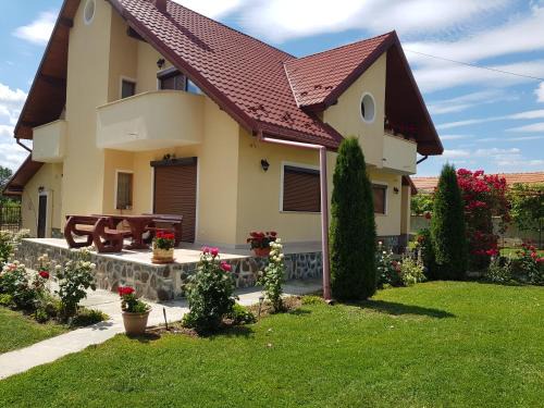 Harseni Casa | Vila Grecu