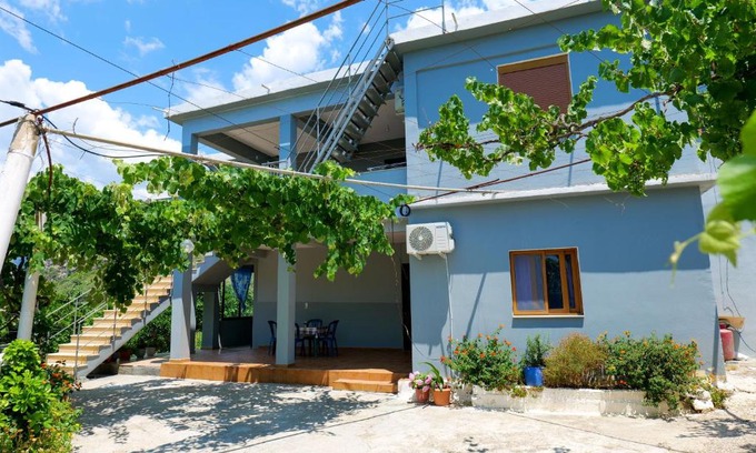 Qazim Pali Casa | Vila Juli