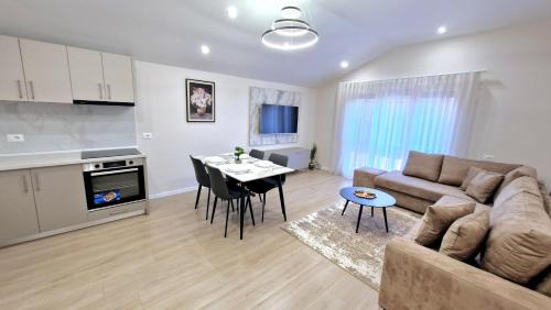 Shkoder Apartamento | Vila Kazazi Apartments - 3 Modern Stays - Central Location Shkodër