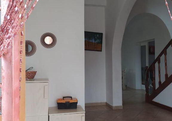 Tragjas Casa | Vila Kuqe