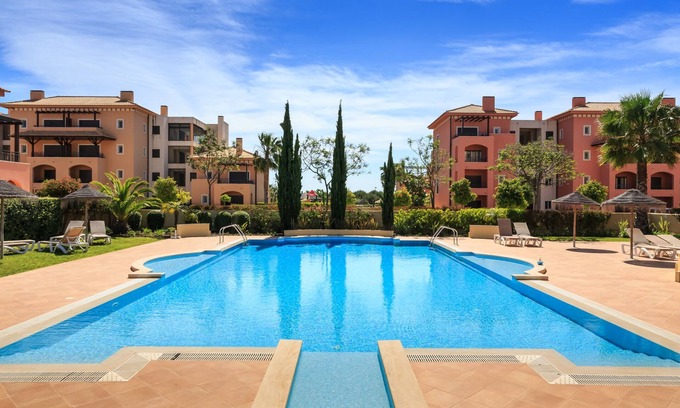 Vilamoura Apartamento | Vilamoura ATICO lujoso junto al golf, WIFI, TV por cable, 2 piscinas