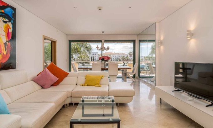 Vilamoura Apartamento | VilamouraSun Aquamar 110 - Bellamente amueblado con vista a la piscina y al puerto deportivo