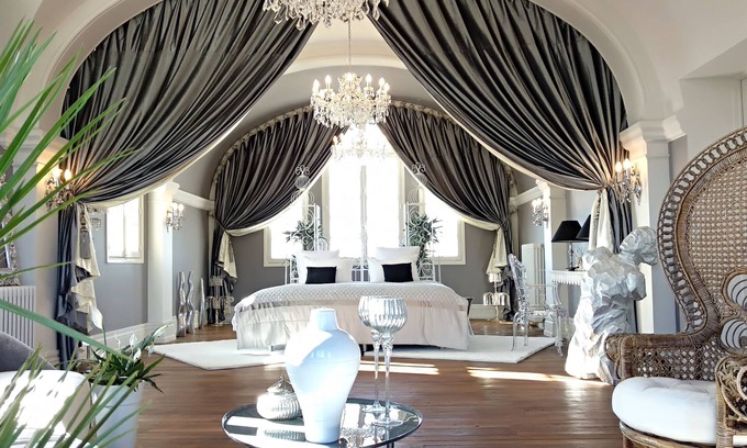 Sainte-Catherine-de-Fierbois Casa | Villa Alecya