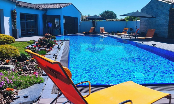 French Atlantic Coast Villa | VILLA D'ARCHITECTE A tranquil jewel ideally set in Sainte-Marie de Ré