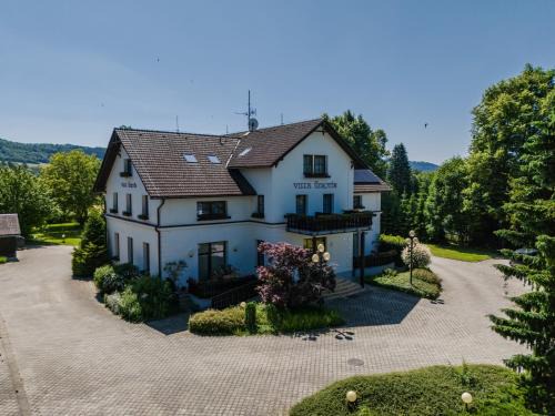 Velke Losiny Casa | Villa Žerotín Penzion Bed & Breakfast