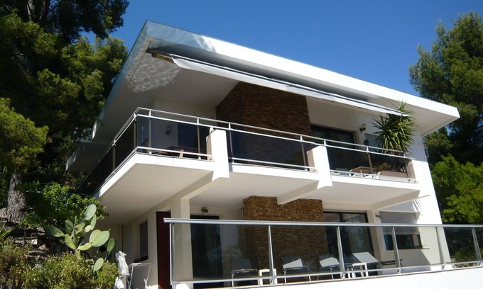 Toulon Villa | VILLA 140m² con piscina para 8 personas, vista al puerto de Toulon,