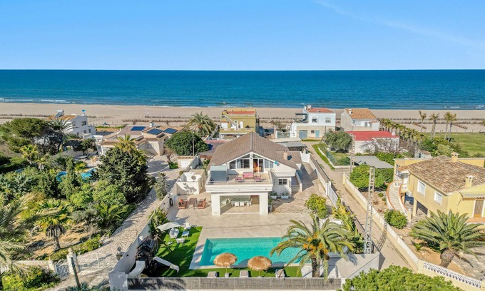 Les Deveses Villa | Villa 1ª Linea Cudei cerca de la playa, con piscina y Wi-Fi