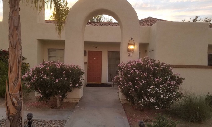 Palm Desert Villa | Villa, 2 dormitorios, 2 baños, excelente ubicación y cerca de todo