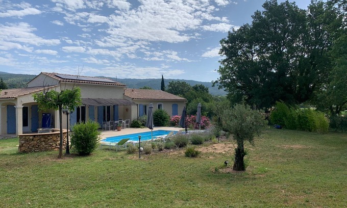 Villecroze Casa | casa / villa con piscina privada y jardín sin tranquilidad