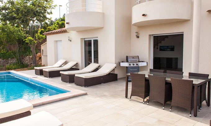 Montfort-sur-Argens Villa | Villa nueva con piscina infinita 3 suites, grandes comodidades, vista panorámica