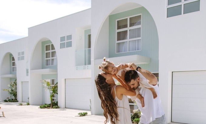 Anna Bay Villa | Villa 4 | Luxe 3BR Retreat w/ Pool Near Beach