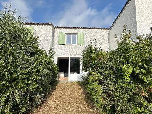 La Palmyre Casa | Villa 4 Pièces, 3 Chambres, Animaux Acceptés, Parking, WiFi, Proche Mer - FR-1-705-92