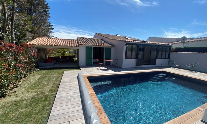 La Couarde-sur-Mer Villa | Villa 50 m from the beach on foot with heated swimming pool