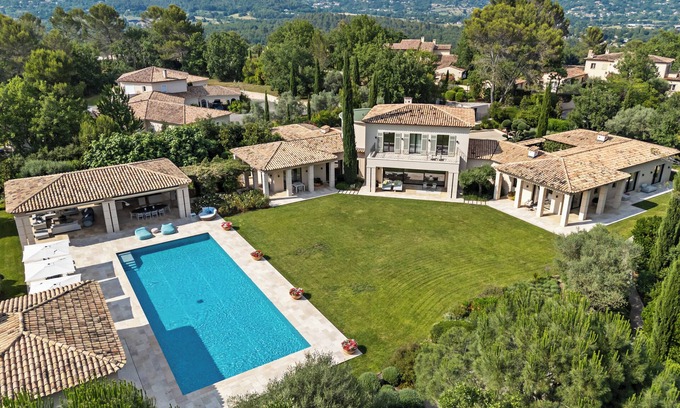 Tourrettes Villa | Villa 500m2 - Private estate - 15 guests - Swimming pool/Tennis/Fitness/Golf