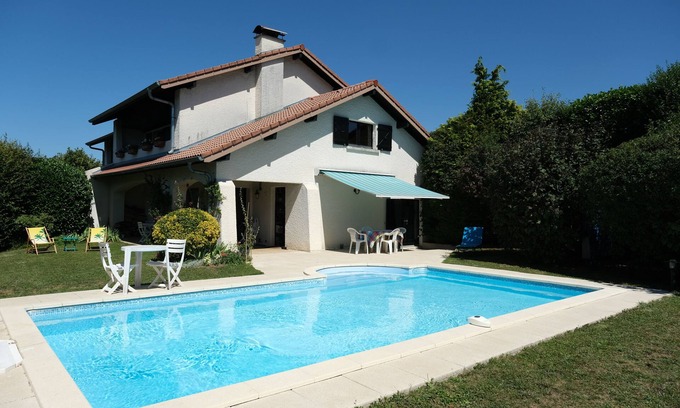 Corzent Villa | Villa 7 pers- Swimming pool- 6 mn from the beach- enclosed garden with trees-2 terraces- quiet area
