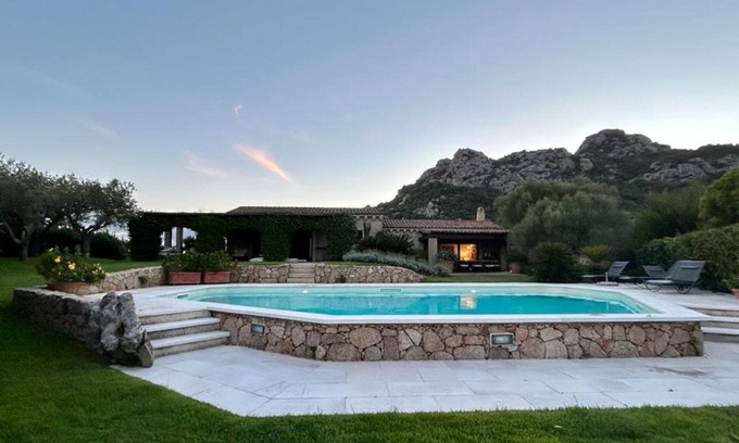 Arzachena Villa | Villa 'Acula' con vistas al mar, Wi-Fi y aire acondicionado