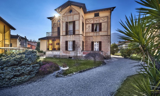 Mandello del Lario Villa | Villa "Ada Historic 800s" con terraza, jardín y Wi-Fi