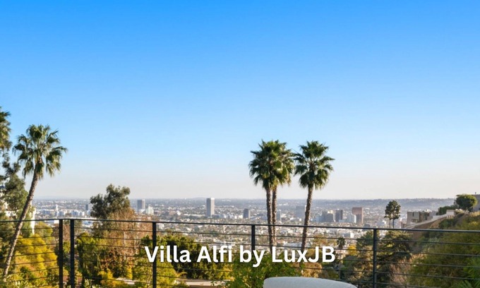 Hollywood Hills West Villa | Villa Alfi by LuxJB 🏆 Amazing Views 🏆 Design Award-Winner 🏆Hollywood Hills