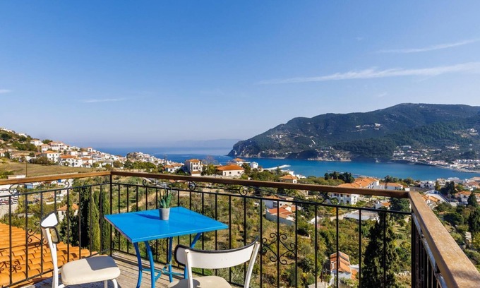 Skopelos Villa | Villa Aloupi - Tres Habitaciones Villa, Capacidad 6