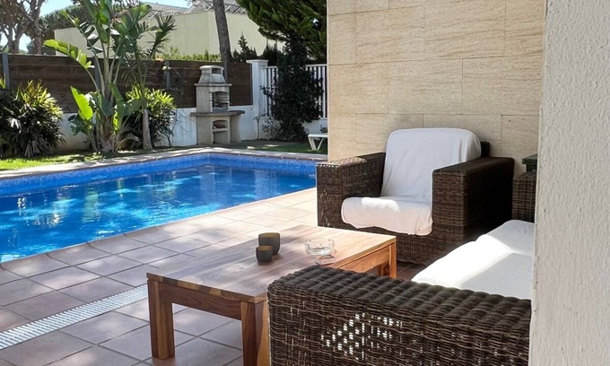Cabo Roche Chalet De Esquí | Villa Amadeus. 500m from the long Roche beach