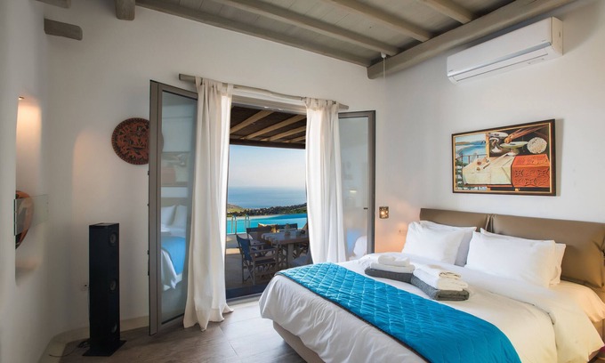 Plintri Villa | Villa 'Amallini, Luxe Infinity Pool' con vistas al mar, Wi-Fi y aire acondicionado