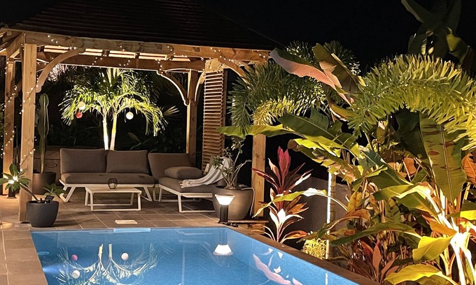 Saint-Francois Villa | Relaxing Villa at St Francois with overflowing swimming pool close to the beach