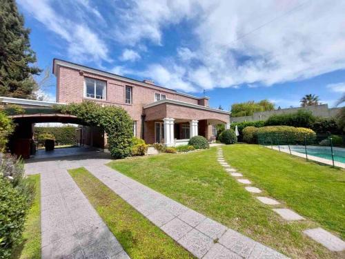 Chacras de Coria Casa | Villa Americana, con piscina en Chacras de coria.