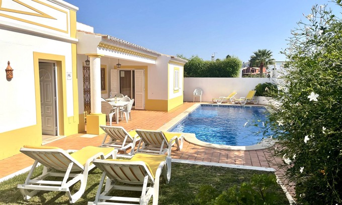 Guia Villa | Villa Ana, es una encantadora villa con 3 dormitorios, 3 baños (2 con baños en suite).