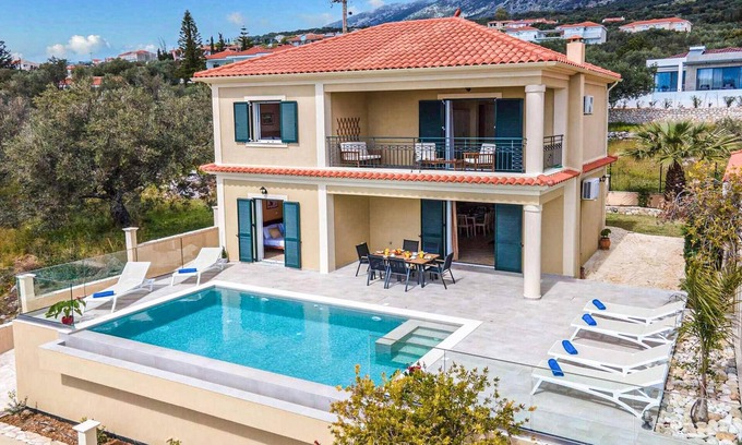 Vlachata Casa | Villa Andriana offers breath taking views of the Ionian Sea and the island of Zakynthos in the dista