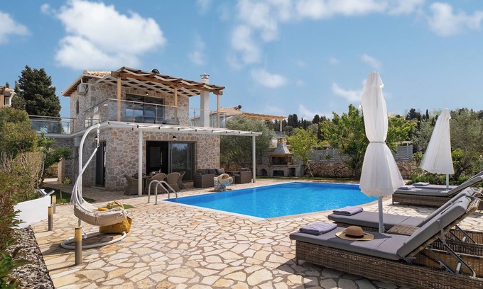 Tsoukaladhes Villa | Villa "Angela" con vistas al mar, piscina privada y Wi-Fi