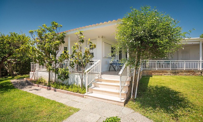 Faliraki Villa | Villa 'Angelana Beach' con terraza privada, Wi-Fi y aire acondicionado