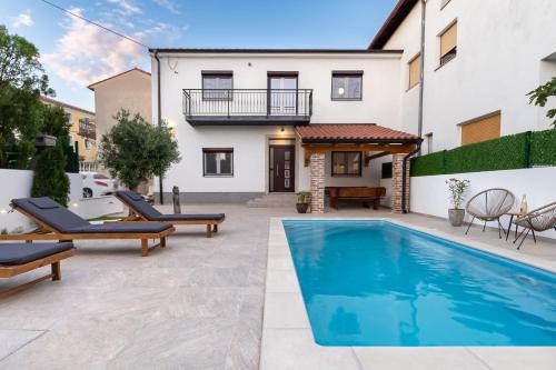 Novi Vinodolski Villa | Villa Antique
