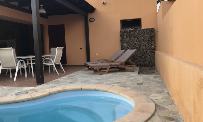 Corralejo Chalet De Esquí | Villa Ara - Bonita villa para 4 personas con piscina