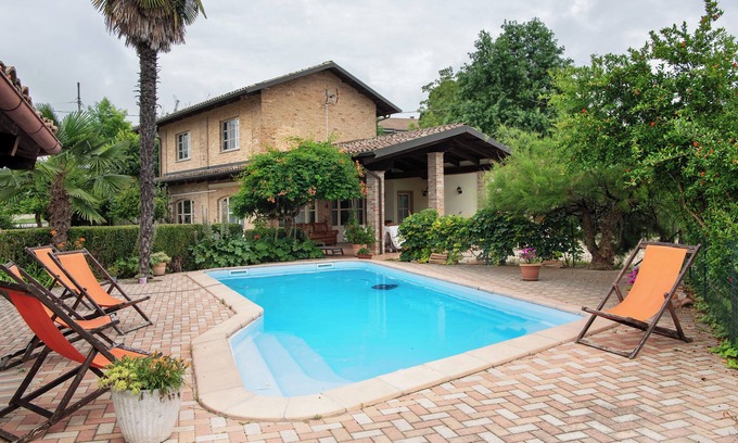 Costigliole d'Asti Villa | Villa 'Arneis' con piscina compartida, terraza privada y Wi-Fi