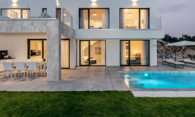 Ripenda Kosi Villa | Villa Atrium luxurious villa with a sea view