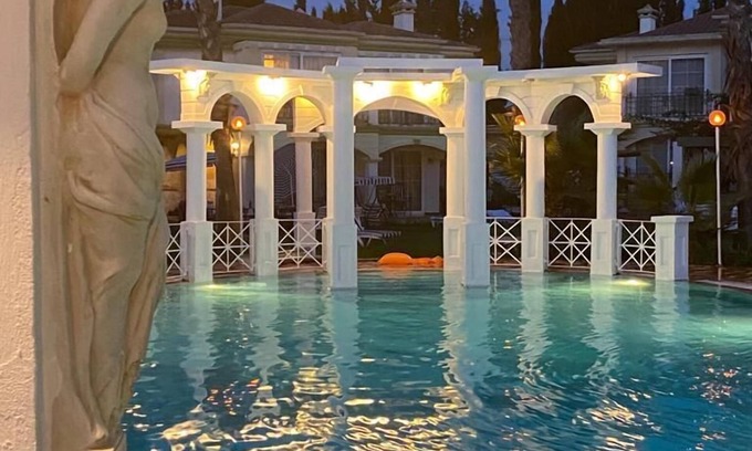 Fethiye City Center Villa | Villa B & D, piscina comunitaria, wifi en el área pública, aire acondicionado, tenis de mesa ...