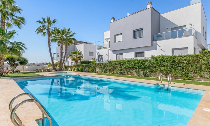 Orihuela Costa Villa | Villa Bahati cerca de la playa con vistas al mar, piscina compartida, jardín, A/C y Wi-Fi