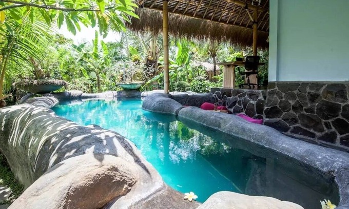Penatih Villa | Villa "Bali Paradise" 3 br, piscina, jardín grande.