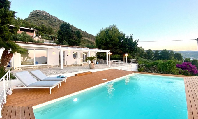 Castellammare del Golfo Villa | Villa 'Ballerina Bianca' con piscina privada, Wi-Fi y aire acondicionado
