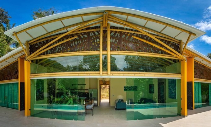 Quepos Casa | Villa Bambu - Large Saltwater Pool, Private Stay