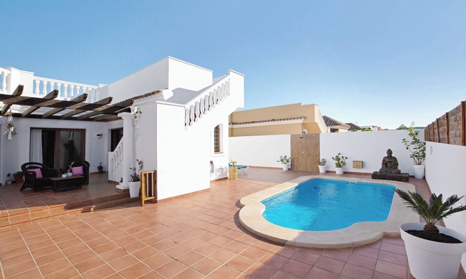 Corralejo Villa | Villa "Baobab" con vistas a la montaña, piscina y Wi-Fi