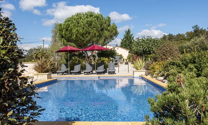 Les Farges Casa | Villa Batista