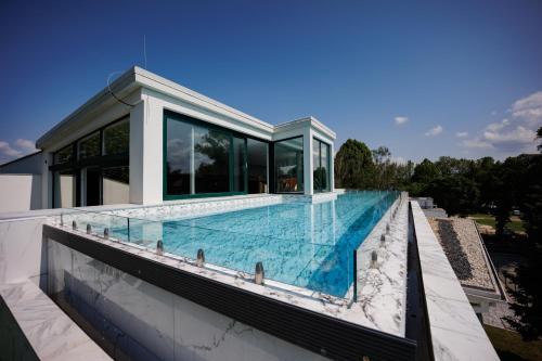 Siofok Aranypart Apartamento | Villa Bauhaus Gold