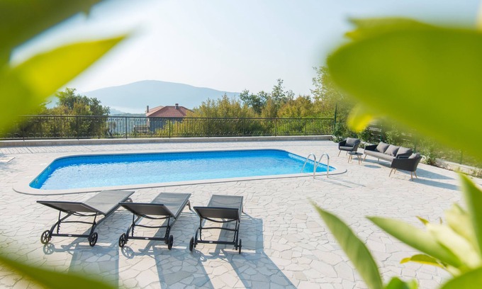 Podi Villa | Villa Bell Air Podi - Secluded villa with a large pool, terrace and garden